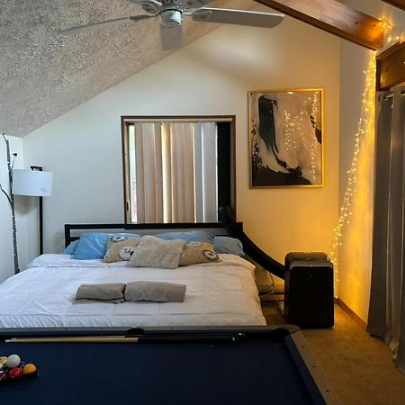 Ambiance - King Bed Cabin, Jetted-Tub & Fireplace Tobyhanna ภายนอก รูปภาพ
