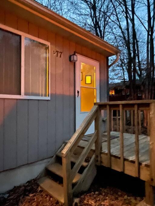 Ambiance - King Bed Cabin, Jetted-Tub & Fireplace Tobyhanna ภายนอก รูปภาพ