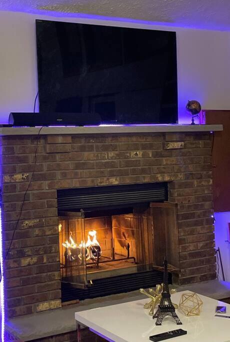 Ambiance - King Bed Cabin, Jetted-Tub & Fireplace Tobyhanna ภายนอก รูปภาพ