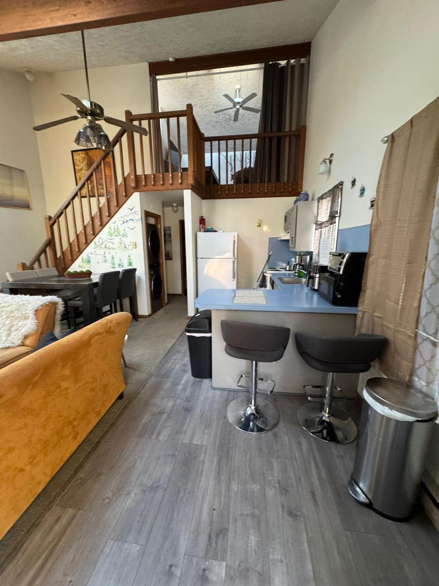Ambiance - King Bed Cabin, Jetted-Tub & Fireplace Tobyhanna ภายนอก รูปภาพ